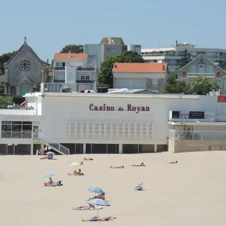 Maison F4 70 M² Avec Jardin A - Fr-1-71-52 *