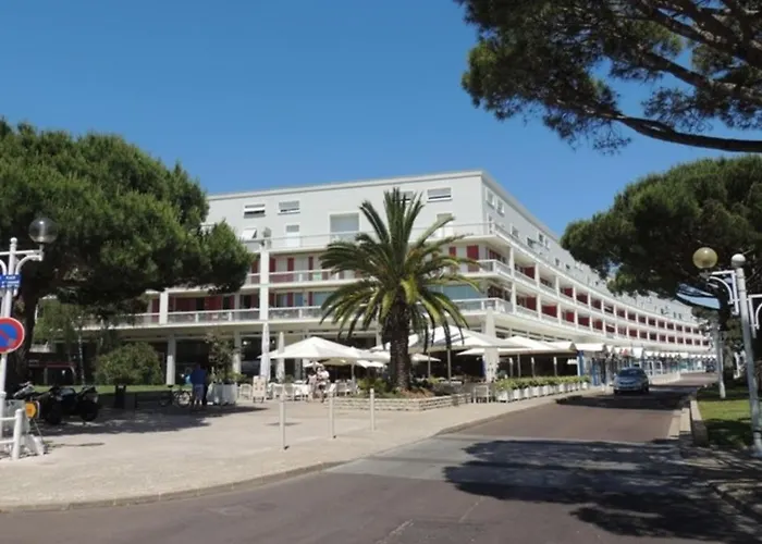 Holiday home Maison F4 70 M² Avec Jardin A - Fr-1-71-52 Royan