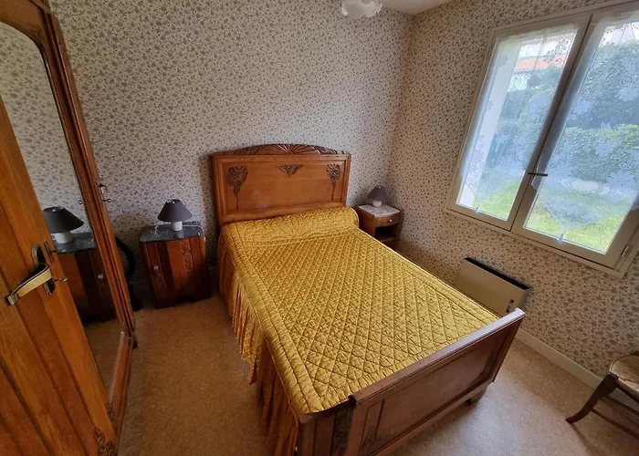 Holiday home Maison F4 70 M² Avec Jardin A - Fr-1-71-52 *