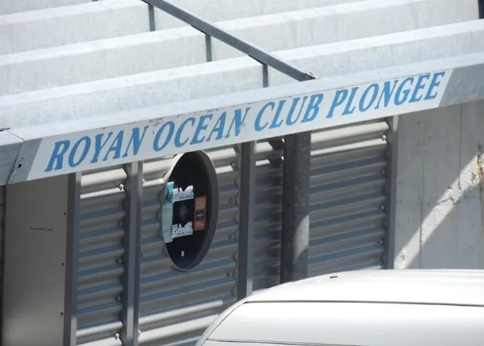 Maison F4 70 M² Avec Jardin A - Fr-1-71-52 * Royan